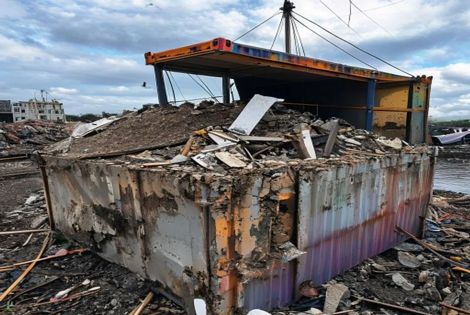 Container gevuld met puin en bouwafval